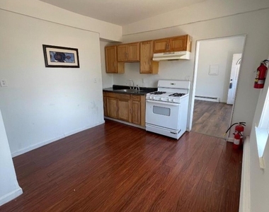 22 N Main St - Photo Thumbnail 2