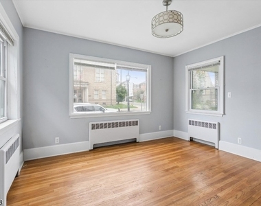 81 Main St - Photo Thumbnail 5