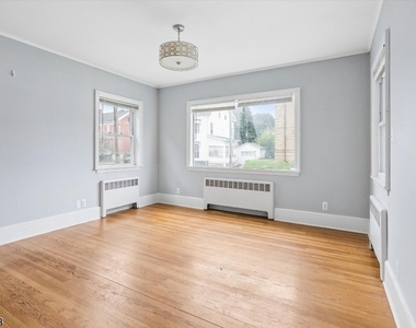 81 Main St - Photo Thumbnail 4