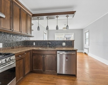 81 Main St - Photo Thumbnail 9