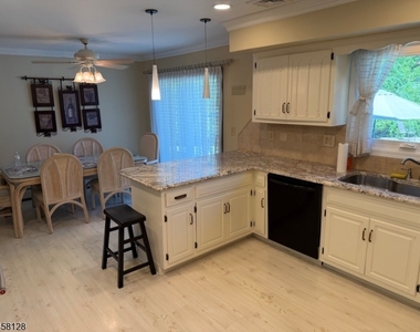 7 Glendale Ln - Photo Thumbnail 13