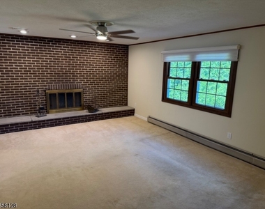 7 Glendale Ln - Photo Thumbnail 7