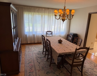 7 Glendale Ln - Photo Thumbnail 8