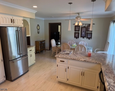 7 Glendale Ln - Photo Thumbnail 2