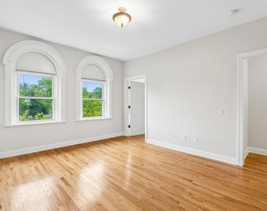 21 Union Pl Unit 3 - Photo Thumbnail 2