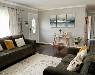 26 Winthrop Rd - Photo Thumbnail 3