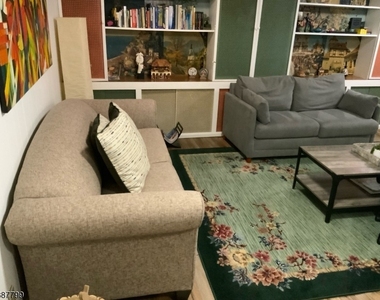 26 Winthrop Rd - Photo Thumbnail 18