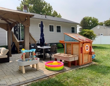 26 Winthrop Rd - Photo Thumbnail 20