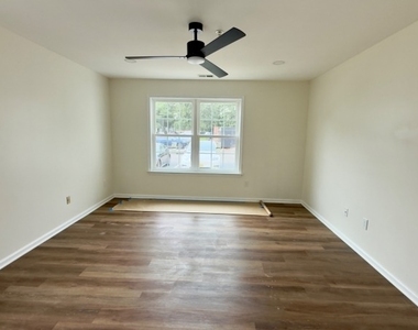 517 Waterford Dr - Photo Thumbnail 8