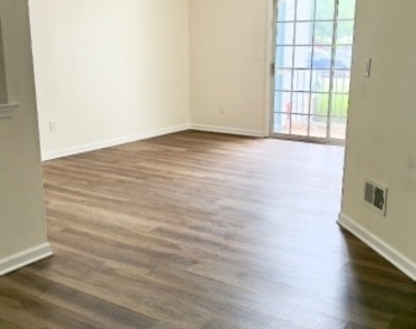 517 Waterford Dr - Photo Thumbnail 2
