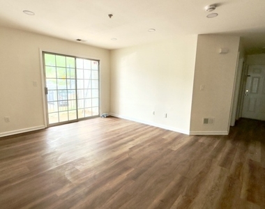 517 Waterford Dr - Photo Thumbnail 3