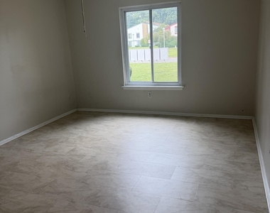 74 Northrup Drive - Photo Thumbnail 4