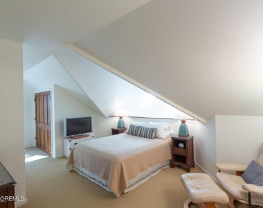 107 Brinley Avenue - Photo Thumbnail 6