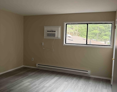 129 Amberly Drive - Photo Thumbnail 8