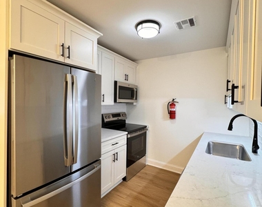 878 Balmoral Court - Photo Thumbnail 8