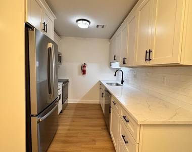 878 Balmoral Court - Photo Thumbnail 7