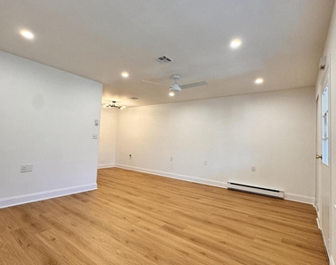 878 Balmoral Court - Photo Thumbnail 4