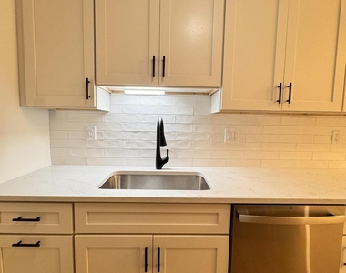878 Balmoral Court - Photo Thumbnail 9