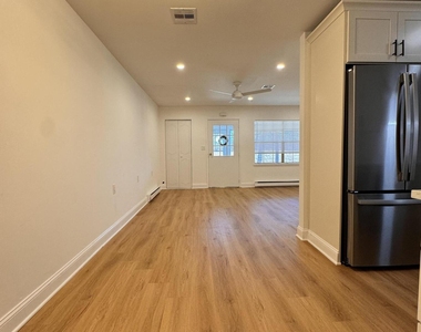 878 Balmoral Court - Photo Thumbnail 5