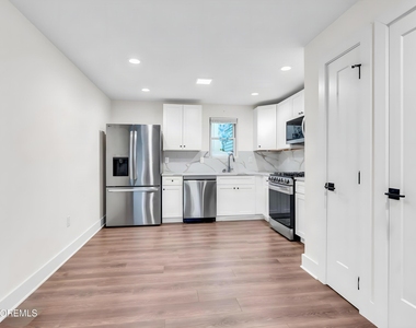700 1st Avenue - Photo Thumbnail 1
