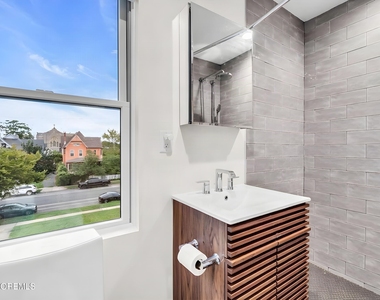 700 1st Avenue - Photo Thumbnail 7