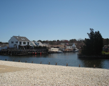 435 Laurel Boulevard - Photo Thumbnail 4