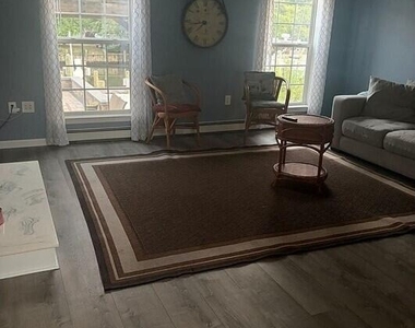435 Laurel Boulevard - Photo Thumbnail 6