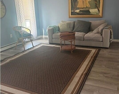 435 Laurel Boulevard - Photo Thumbnail 5