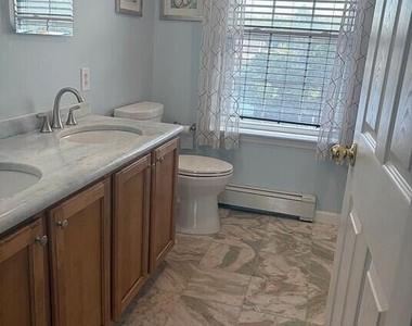 435 Laurel Boulevard - Photo Thumbnail 18