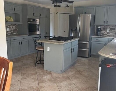 435 Laurel Boulevard - Photo Thumbnail 10