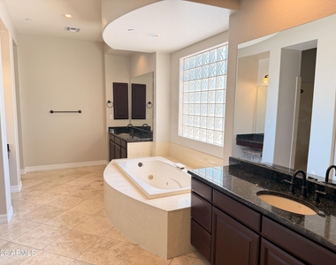 3952 E Expedition Way - Photo Thumbnail 27