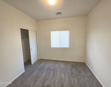 44026 W Granite Drive - Photo Thumbnail 16