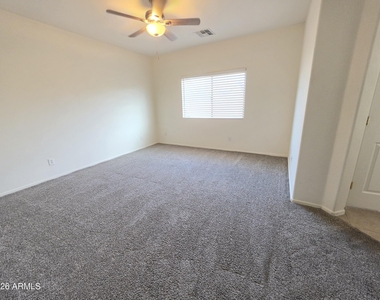 44026 W Granite Drive - Photo Thumbnail 8
