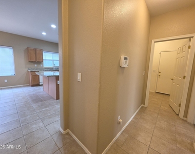 44026 W Granite Drive - Photo Thumbnail 11