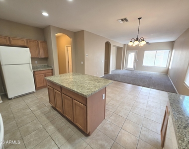 44026 W Granite Drive - Photo Thumbnail 6