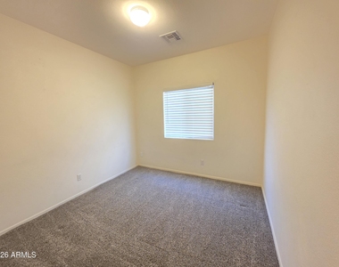 44026 W Granite Drive - Photo Thumbnail 15