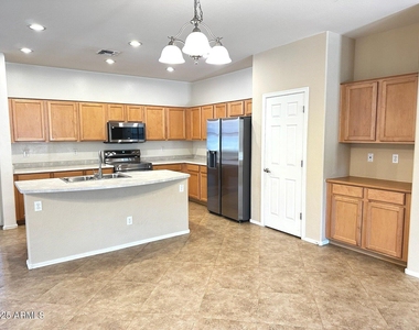 3131 E Silversmith Trail - Photo Thumbnail 6