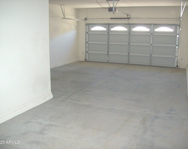 3131 E Silversmith Trail - Photo Thumbnail 18