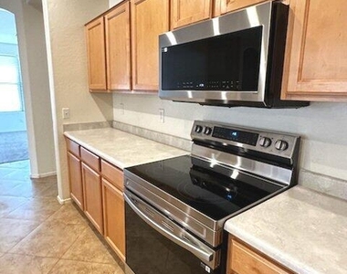 3131 E Silversmith Trail - Photo Thumbnail 10