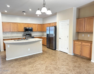 3131 E Silversmith Trail - Photo Thumbnail 9
