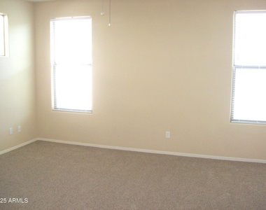 3131 E Silversmith Trail - Photo Thumbnail 15