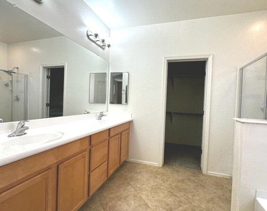 3131 E Silversmith Trail - Photo Thumbnail 17