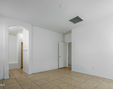 36496 W Pampoloma Avenue - Photo Thumbnail 24