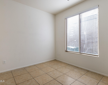 36496 W Pampoloma Avenue - Photo Thumbnail 18