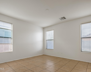 36496 W Pampoloma Avenue - Photo Thumbnail 22