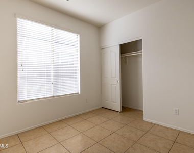 36496 W Pampoloma Avenue - Photo Thumbnail 16