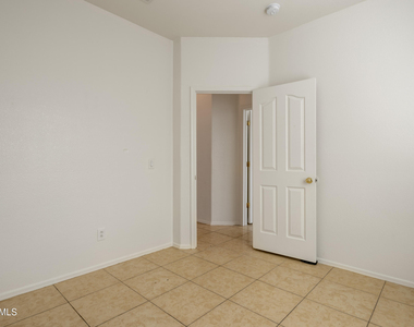 36496 W Pampoloma Avenue - Photo Thumbnail 17