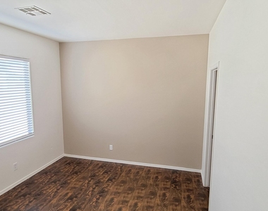 1414 E Bautista Road - Photo Thumbnail 4