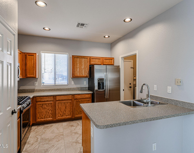 15301 N 138th Lane - Photo Thumbnail 4