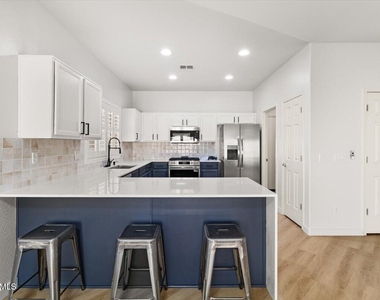 42418 N 46th Lane - Photo Thumbnail 11